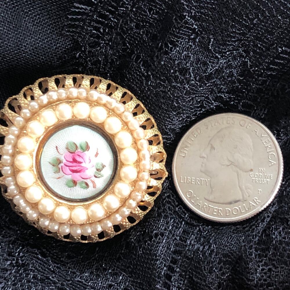 Vintage Victorian Gold Tone Round Floral Enamel Faux Pearls Brooch Pin - Picture 6 of 6